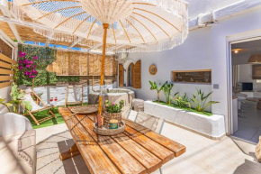 Idalia Stylish Apartment with Hot Tub